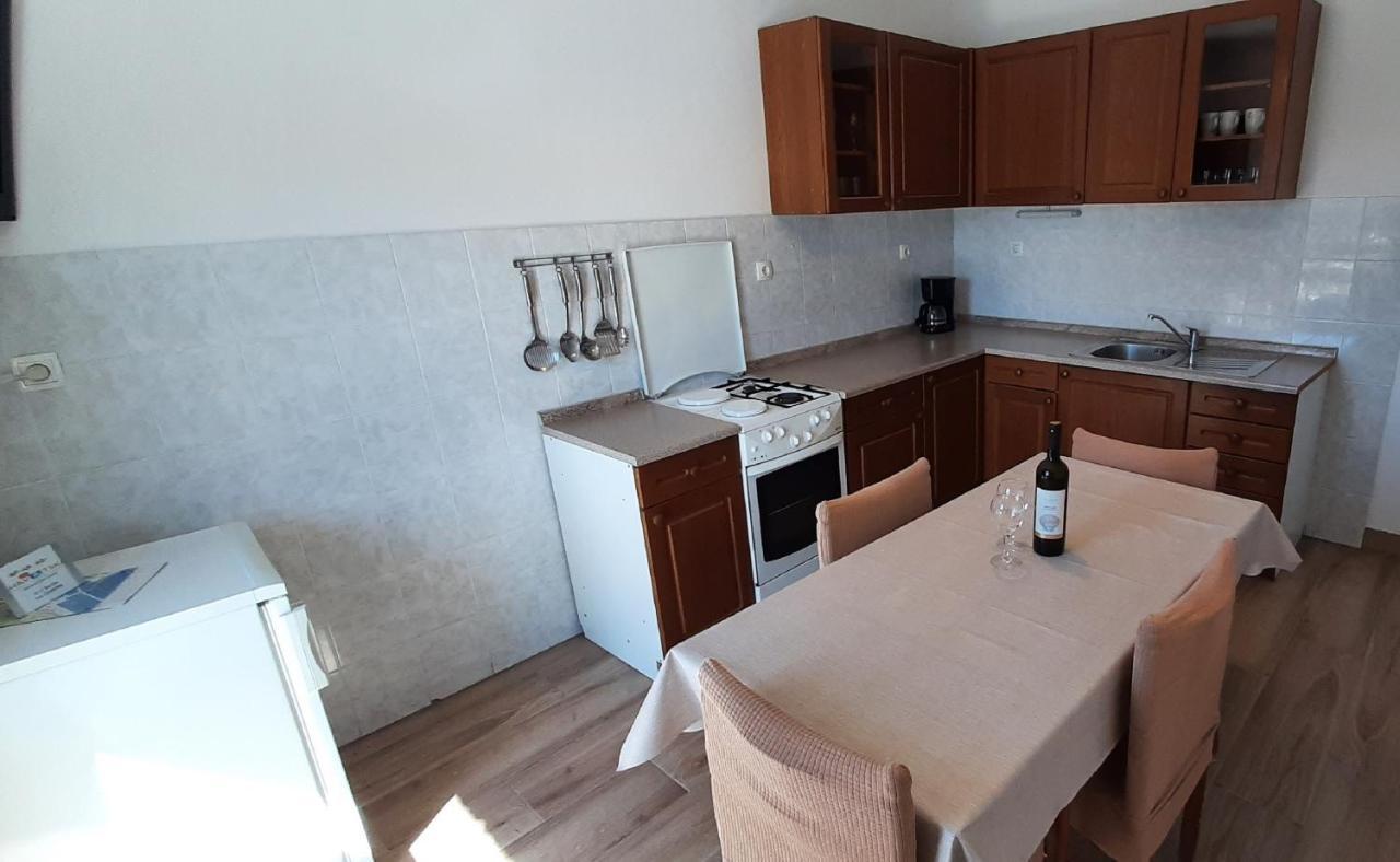 Apartment Classic Zrnovo Exterior photo